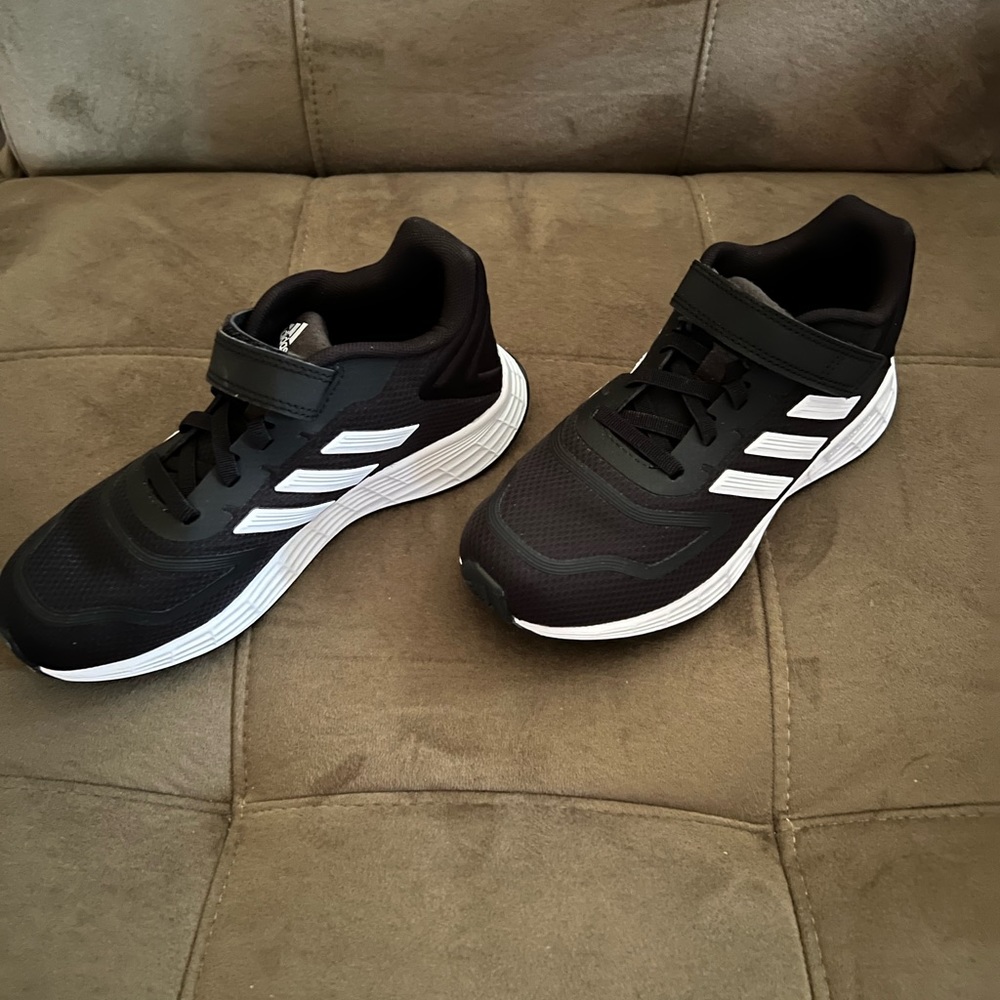 NWOT adidas sneakers